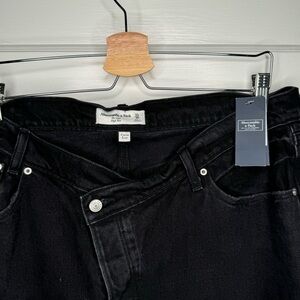 NWT Abercrombie & Fitch “The Dad High Rise” size 33/16 Curve Love